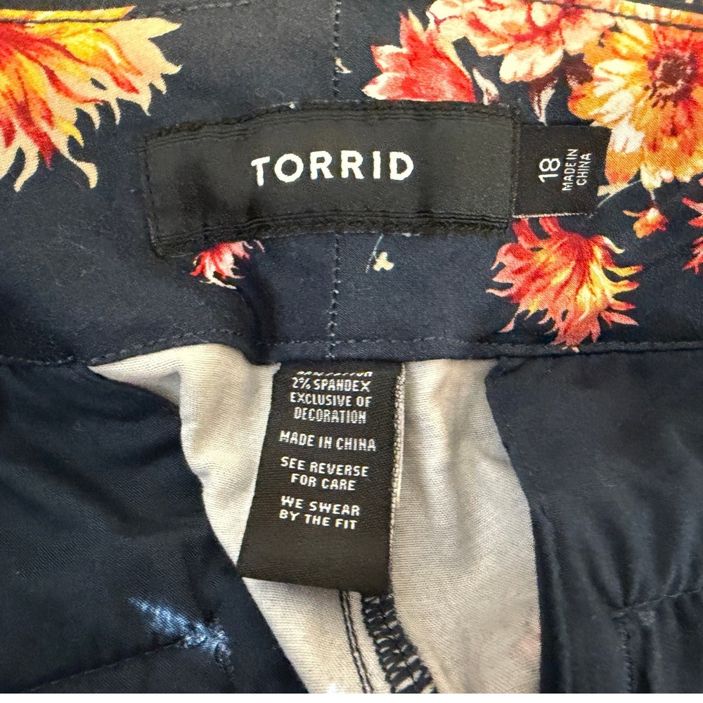 Torrid Navy Floral Chino Shorts Womens 18 Cuffed Mid Rise Stretch Cotton Blue - Picture 5 of 5
